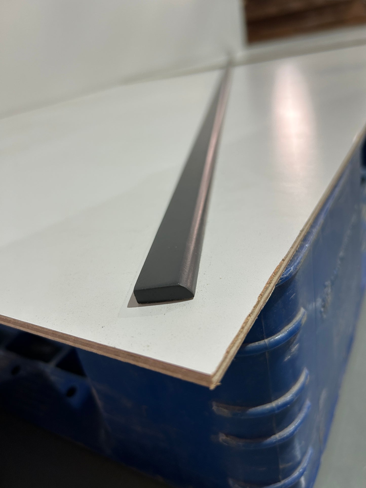 Graphite Shaker Scribe Molding SM8