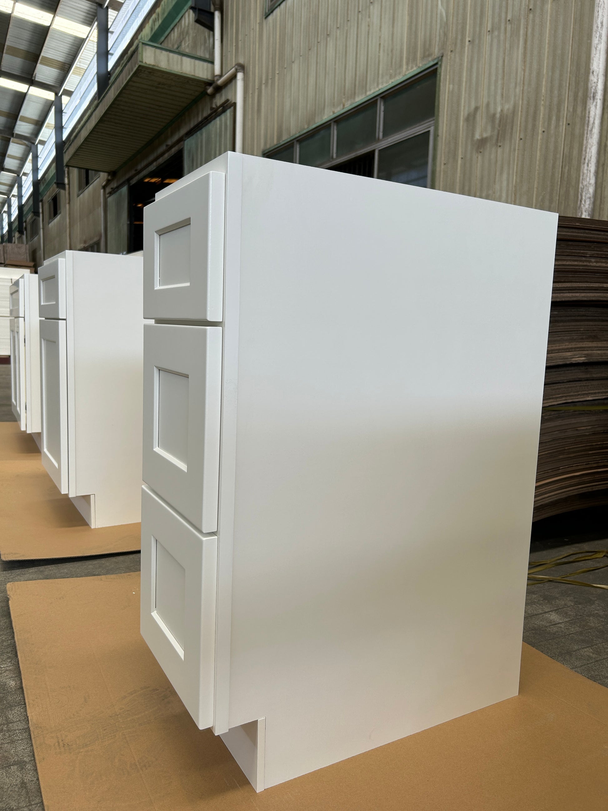 White Shaker Base Drawer Cabinets - 3 Drawers DB15